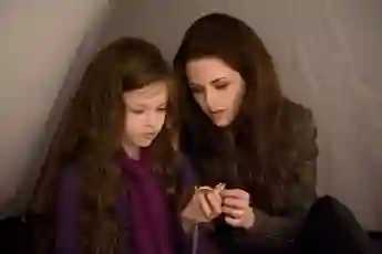 Mackenzie Foy y Kristen Stewart Crepúsculo