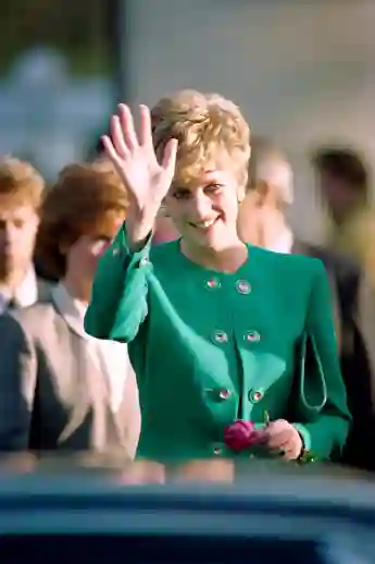 Lady Diana at Paris airport on November 13, 1992