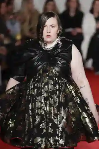 London Fashion Week: Lena Dunham Makes Runway Debut - See The Pictures Here!