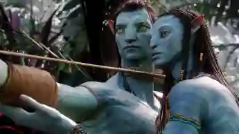 AVATAR SAM WORTHINGTON voces Jake Sully, ZOE SALDANA voces Neytiri Fecha: 2009 PUBLICACIÓNxINxGERxSUIxAUTxONLY Mandator