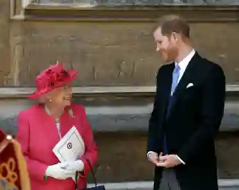 El príncipe Harry y la reina Isabel