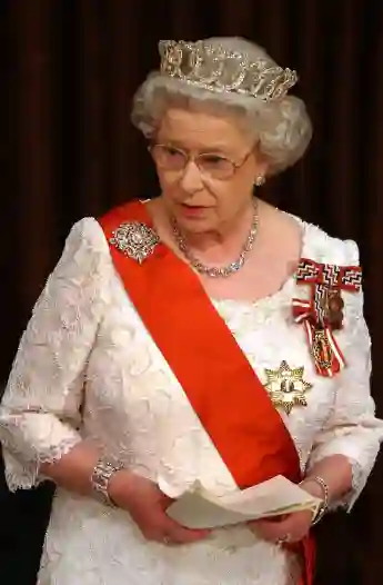 Su Majestad la Reina Isabel II responde a los discursos de bienvenida durante un banquete de Estado en la casa del parlamento. La Reina está en Nueva Zelanda en una visita oficial de cinco días, su décima visita al país.