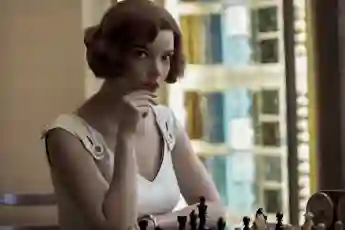 Anya Taylor-Joy en una escena de la serie 'Gambito de dama'