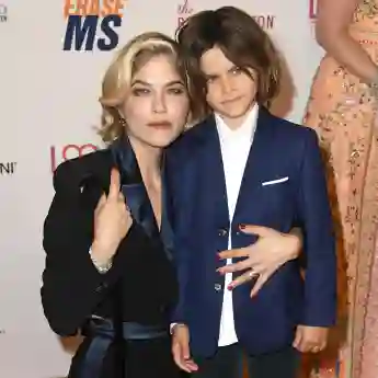 Selma Blair and her son Arthur pose together on the red carpet in May 2019