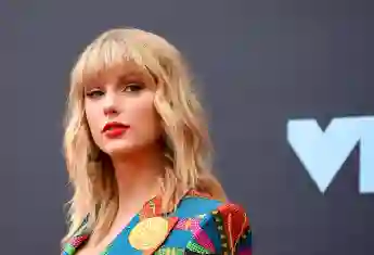 Taylor Swift Calls Out Netflix For Sexism In 'Ginny And Georgia'