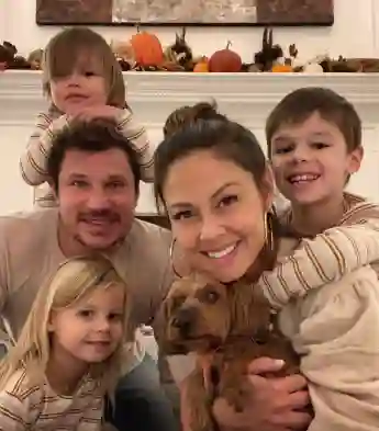 Vanessa and Nick Lachey's family pose for an Instagram photo together