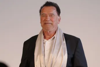 arnold schwarzenegger movie role santa claus makeover look