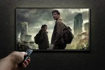 Bella Ramsey and Pedro Pascal in 'The Last of Us'