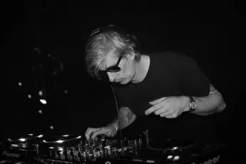 DJ Kavinsky was found dead.
