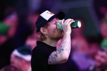 ed sheeran darts world championship bully