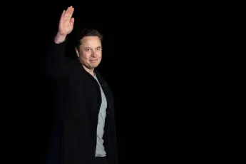 Elon Musk booed Dave Chappelle show video news reaction