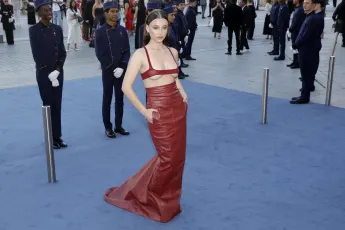 Emma Chamberlain hot sexy underboob