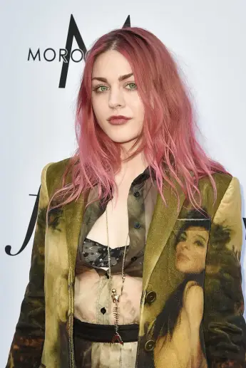 Frances Bean She Looks Like Her Father Kurt Cobain
