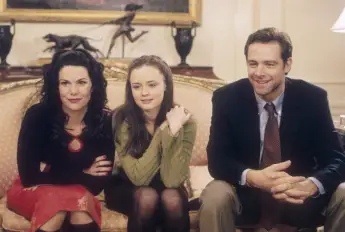 Film Stills from Gilmore Girls (Episode: Christopher Returns) Lauren Graham, Alexis Bledel, David Sutcliffe 2001
