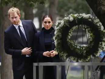 Prince Harry and Duchess Meghan reacted spotted UK secret visit Queen Windsor 2022