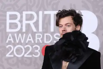 Harry Styles BRIT Awards 2023 outfit flower suit pictures photos Nina Ricci