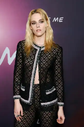 Kristen Stewart shows off a sexy Chanel outfit