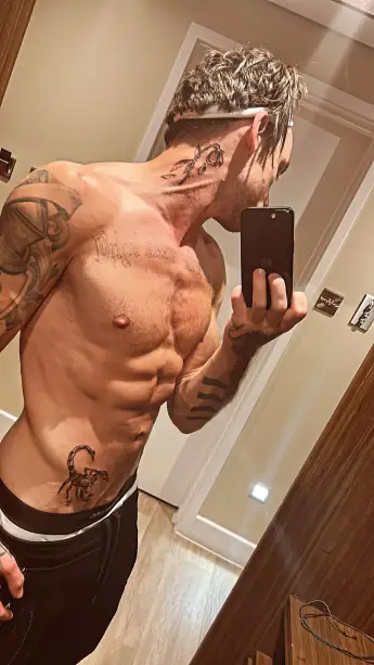 Liam Payne has a killer body