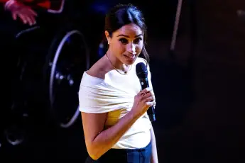 Konstrakta Meghan Markle hair Eurovision 2022 song in corpore sano Serbia Croatian translation lyrics