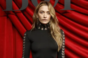 paris jackson hot sexy revealing legs look skin