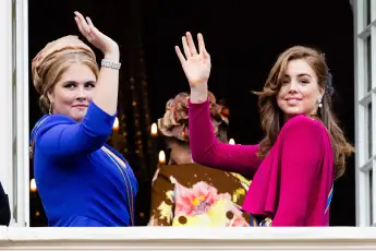Princesses Amalia and Alexia balcony netherlands