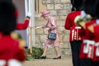 Queen Elizabeth Loves To Wear Bright Colours: This Is Why