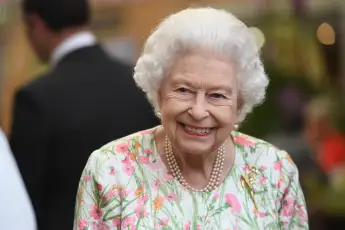 Queen Elizabeth II new record second longest reigning monarch world history Thailand King France Louis XIV