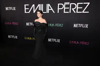 selena gomez red carpet hot sexy