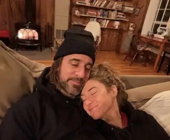 Aaron Rodgers shares selfie with Shailene Woodley