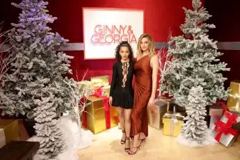 Antonia Gentry Brianne Howey Ginny & Georgia