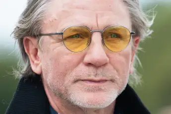 PFW Loewe Arrivals Daniel Craig attending the Loewe Womenswear Spring-Summer 2025 show as part of Paris Fashion Week, in