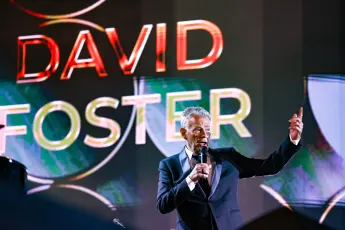 AZERBAÏDJAN, BAKOU - 27 JUILLET 2024 : L'auteur-compositeur-interprète et compositeur de films canadien David Foster au festival international de musique