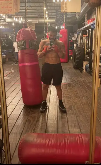 Drake shows off his six pack abs on Instagram