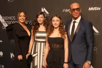 Erik Rubín, Andrea Legarreta y sus hijas, Mía y Nina