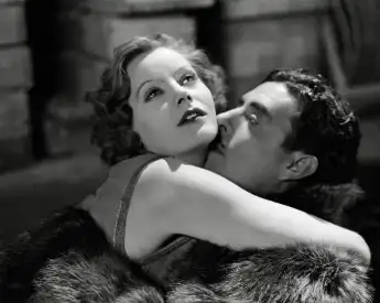 Greta Garbo et John Gilbert dans "La chair et le diable".