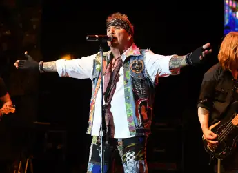 POMPANO BEACH FL - FEBRUARY 08: Jack Russell s Great White performs during the One Love Bahamas Hurricane Benefit concer