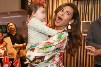 November 19, 2022: EVA MENDES holds a baby at McDonald s Haberfield for McHappy Day on November 19, 2022 in Sydney, NSW