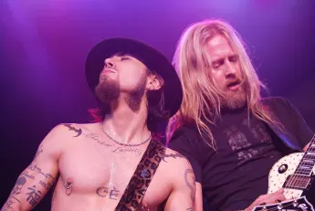 at DKNY Jeans Presents Vanity Fair in Concert to Benefit Step-Up Women s Network, Wiltern Theater, Los Angeles, CA 10-23