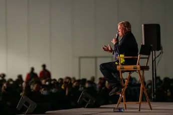 A  William  Shatner  speaks  to  audience  at  the  2022  Vancouver  Fan  Expo Model Released Proper