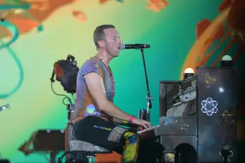 Coldplay Music of Spheres World Tour 2022 Coldplay lead singer Chris Martin during the Coldplay, Music of Spheres World
