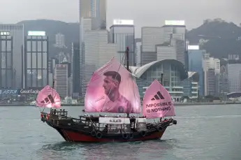Sport Themen der Woche KW05 HONG KONG, CHINA - FEBRUARY 03: A sailing ship bearing a portrait of Inter Miami CF s Argent