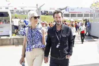 Hermsdorf: Moto GP Sachsenring 2024 on July, 6, 2024, (Photo by Juergen Tap) Keanu Reeves und Freundin Alexandra Grant v