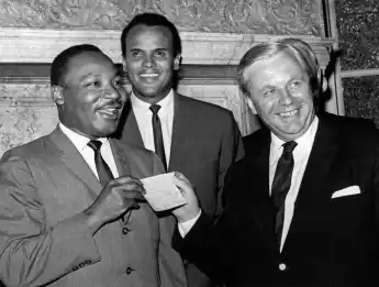 Harry Belafonte (center) and Dr. Martin Luther King with Tore Tallroth