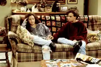 Johnny Galecki and Sara Gilbert starred in 'Roseanne'