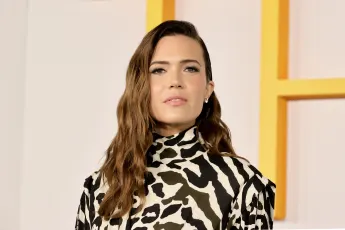Mandy Moore at the premiere of the sixth season of "This Is Us" on December 14, 2021