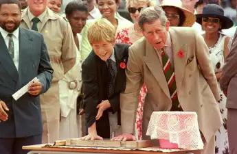 Le prince Harry et le prince Charles en 1997