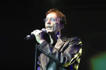 ROBIN GIBB PERFORMING LIVE IN CONCERT AT THE TEMPODROM IN BERLIN, GERMANY ROBIN GIBB PERFORMING LIVE IN CONCERT AT THE T