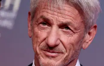 Sean Penn officialise avec sa compagne Valeria Nicov au photocall de la cérémonie d'hommage à Sean Penn lors de la deuxième journée du 21ème Festival international du film de Marrakech