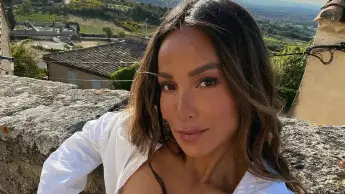 Sincerelyjules takes a selfie of himself in France in the summer of 2022