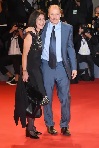 woody harrelson and wife laura louie harrelson red carpet